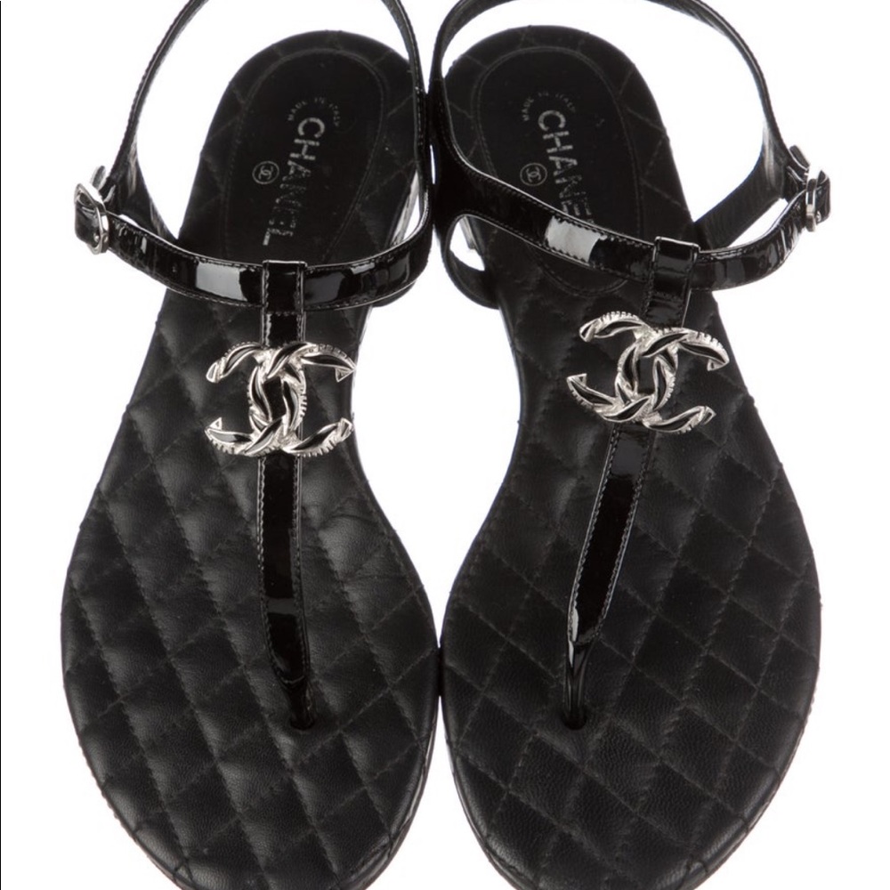 Chanel black Pantent thong sandal